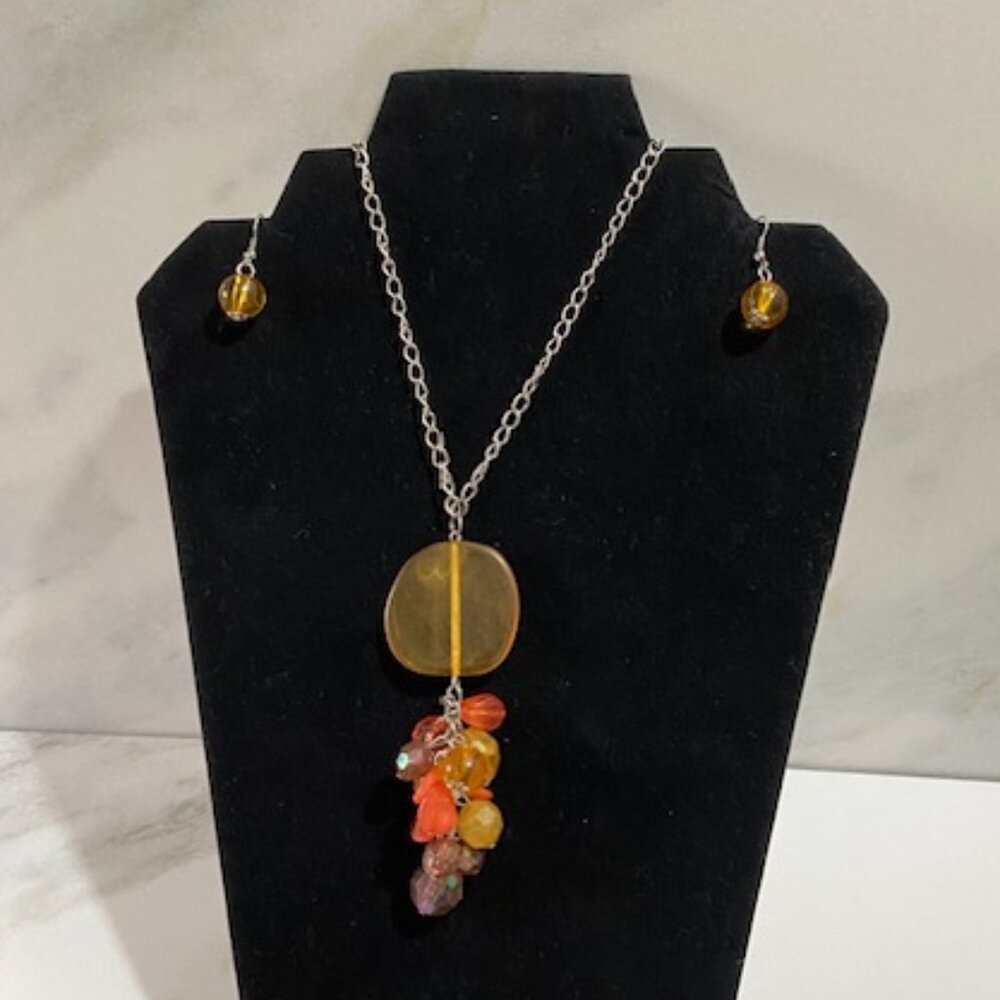 Silver-tone necklace with bold amber-yellow pendant w/matching earrings-pierced